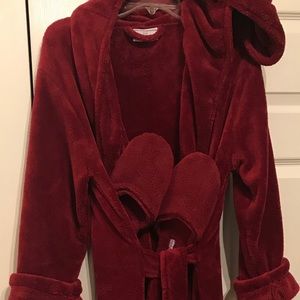 SOLD- Bath & Body Works Maroon Robe & Slippers S/M